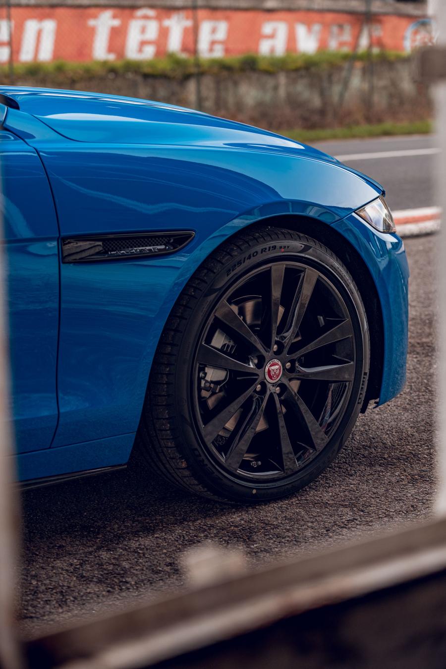 Колеса Jaguar XE R-Dynamic Reims Edition 2020 года  (UK) (фото 69 из 84)